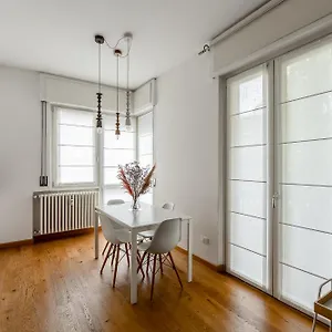 Favola House Isola , Milano Italia